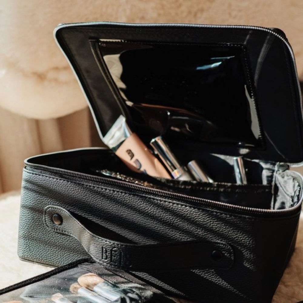 Black Béis Cosmetic Case